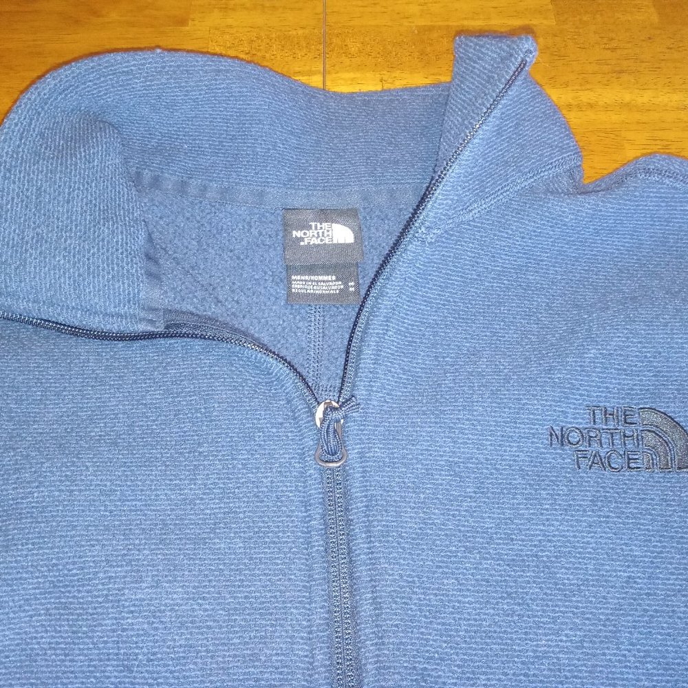 The north face mens pullover sweater medium weight size medium in dark blue